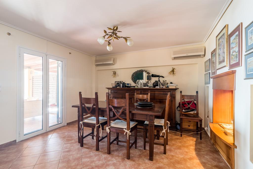 Golden Sand Apartments Vromonerion Room photo