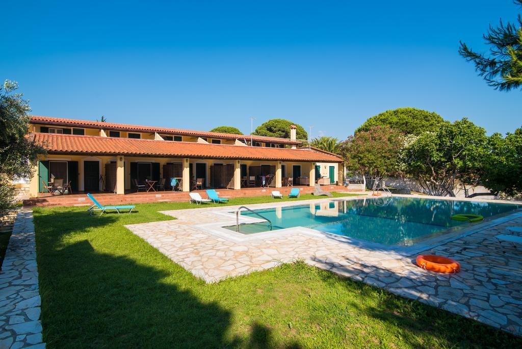 Golden Sand Apartments Vromonerion Exterior photo