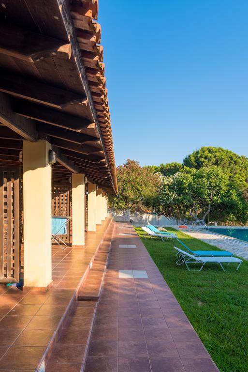 Golden Sand Apartments Vromonerion Exterior photo