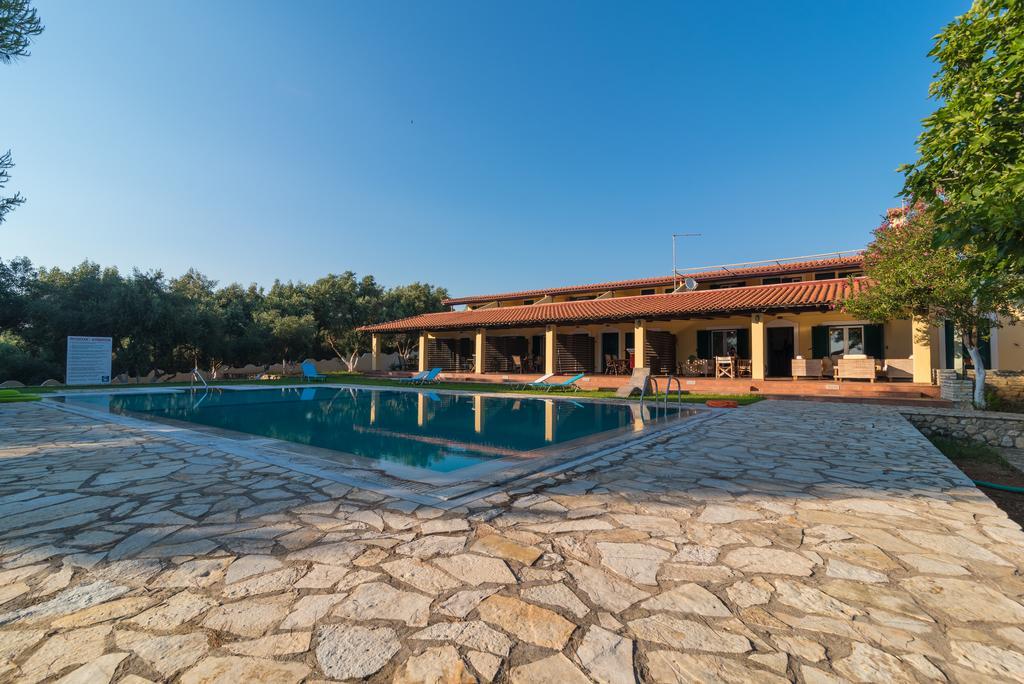 Golden Sand Apartments Vromonerion Exterior photo